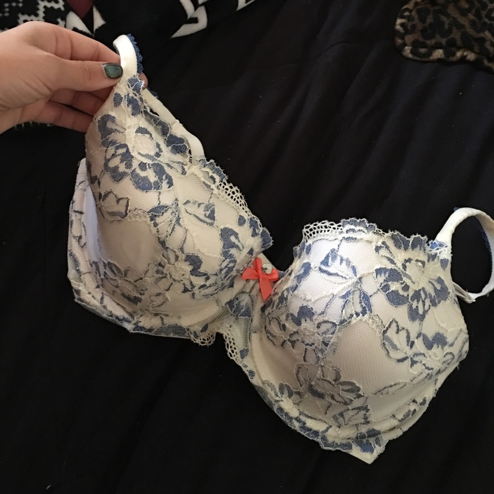 Victoria's Secret body by Victoria bra