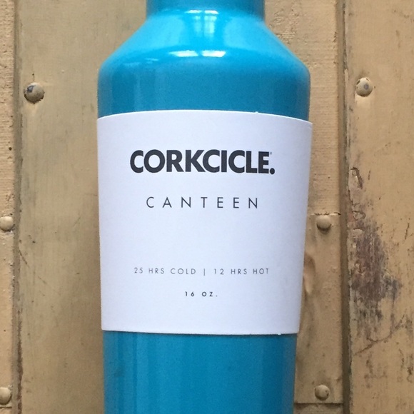 NWT CORKCICLE CANTEEN 24HR COLD WATER BOTTLE 16oz