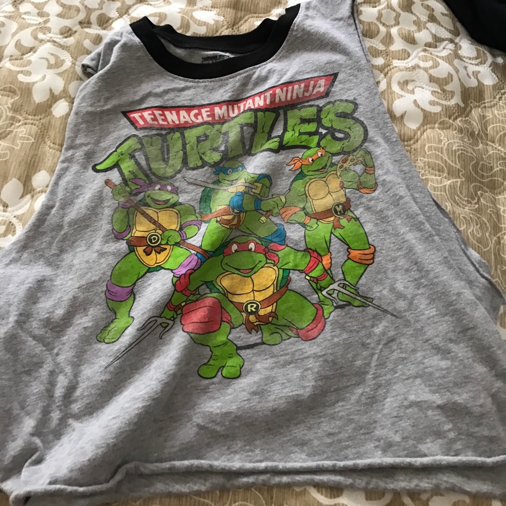 Grey cartoon cropped tank