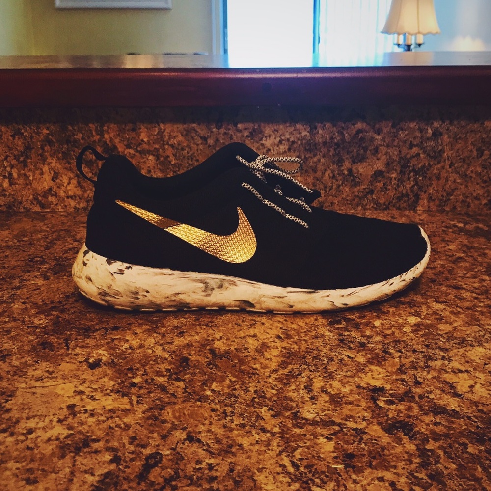 Nike Roshe One Sneakers