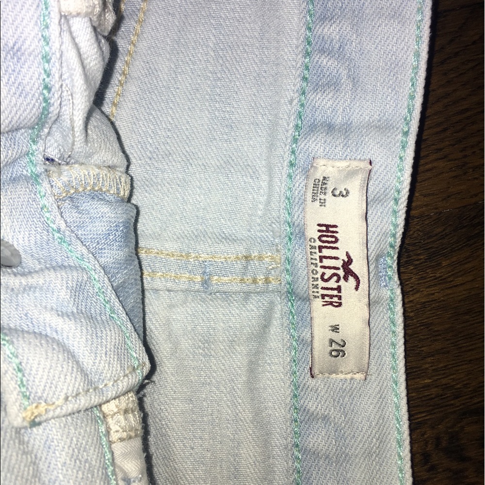 Hollister light wash shorts - Picture 3 of 3