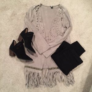 Fringe lightweight top.