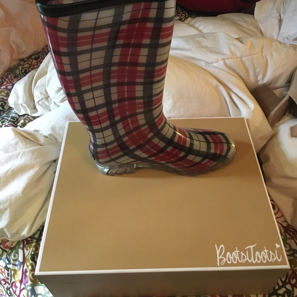 Rain boots never been worn! Comes in original box!