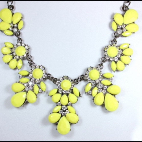 Bright yellow classy statement necklace-NWT! - Picture 2 of 2