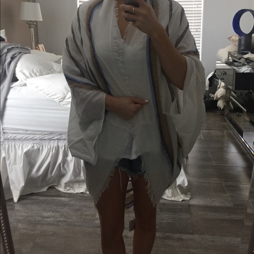 Wrap/cape ONE SIZE fits all