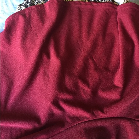 Maroon Skater Skirt 🥀 - Picture 2 of 3