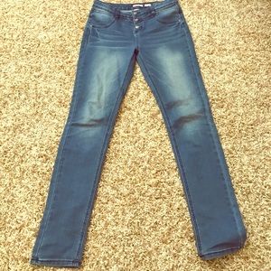 High-waisted light blue jeggings