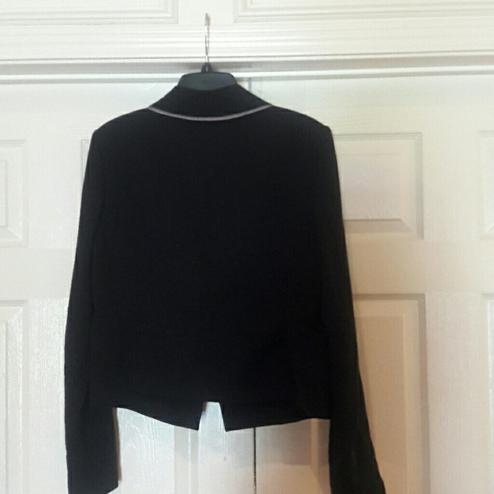 Blazer - Picture 2 of 2