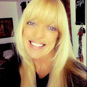 Meet your Posher, Debi