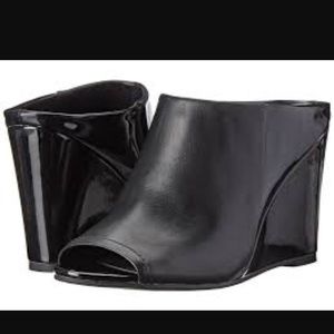 Kenneth Cole reaction slip on wedges