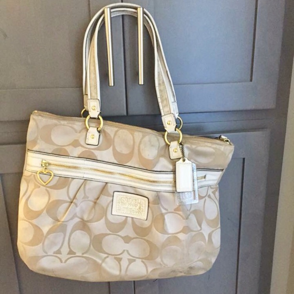 AUTHENTIC Coach purse.