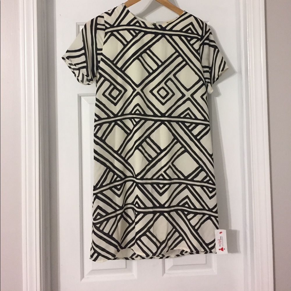 Short sleeve dress