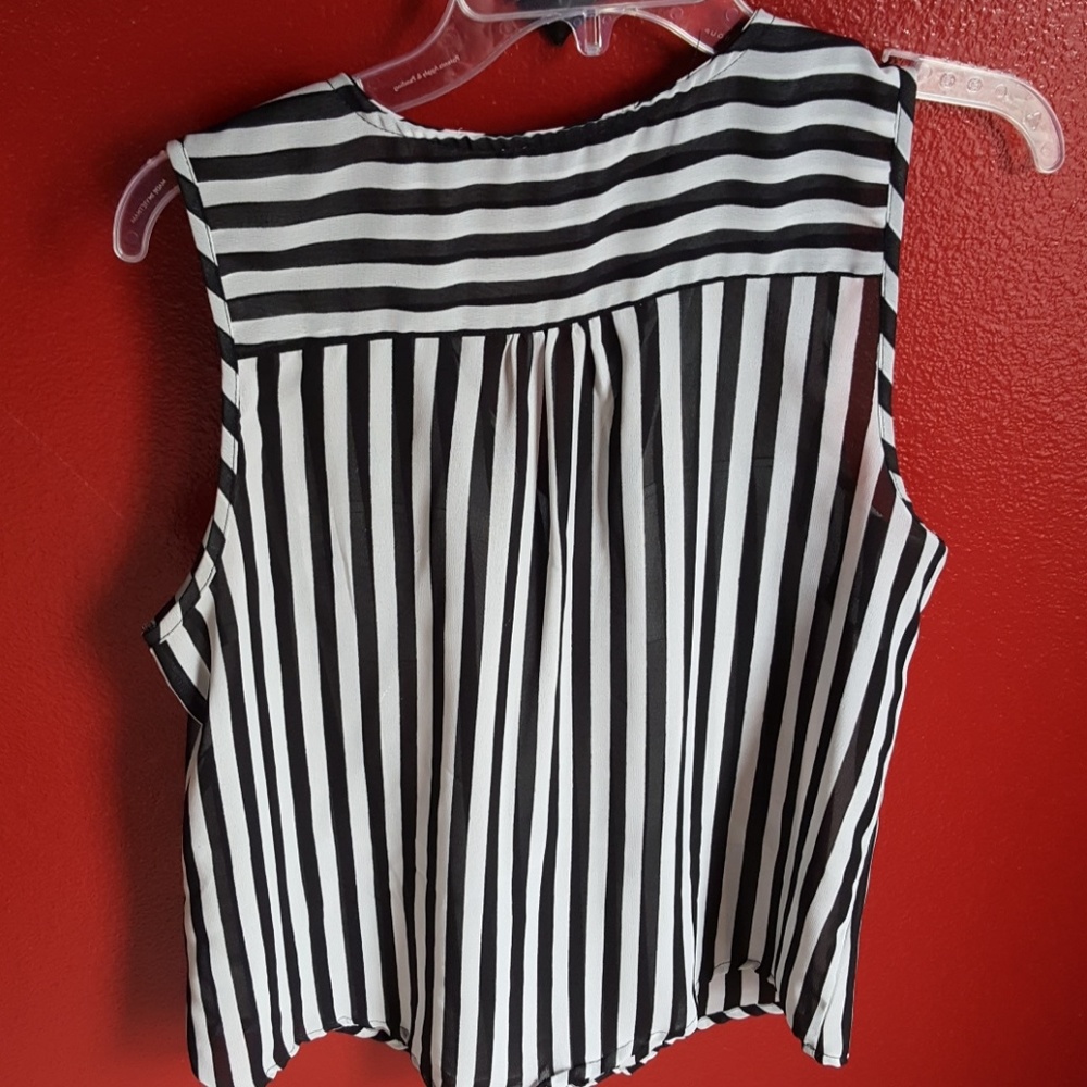 Top - Picture 2 of 2