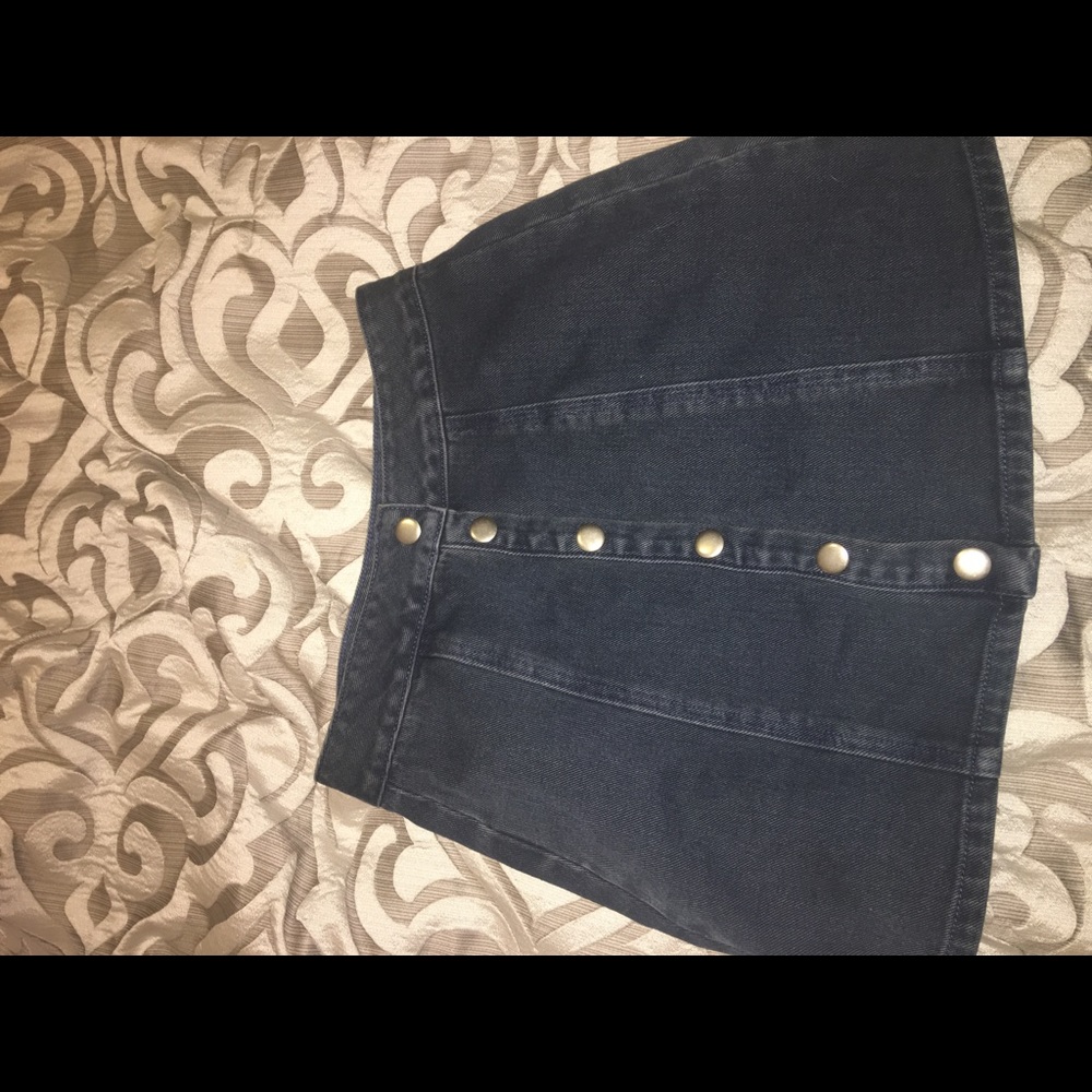 Denim skirt with buttons.