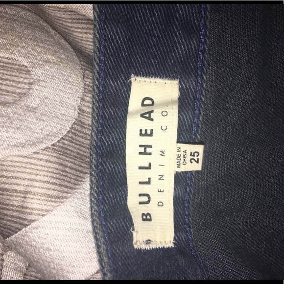 Denim skirt with buttons. - Picture 2 of 3