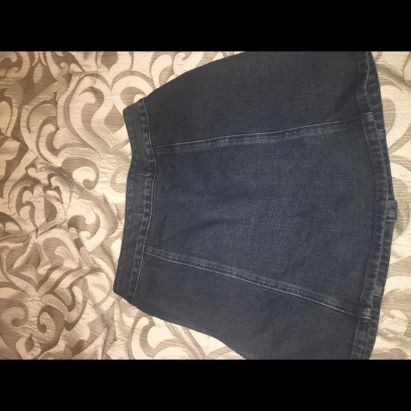 Denim skirt with buttons. - Picture 3 of 3