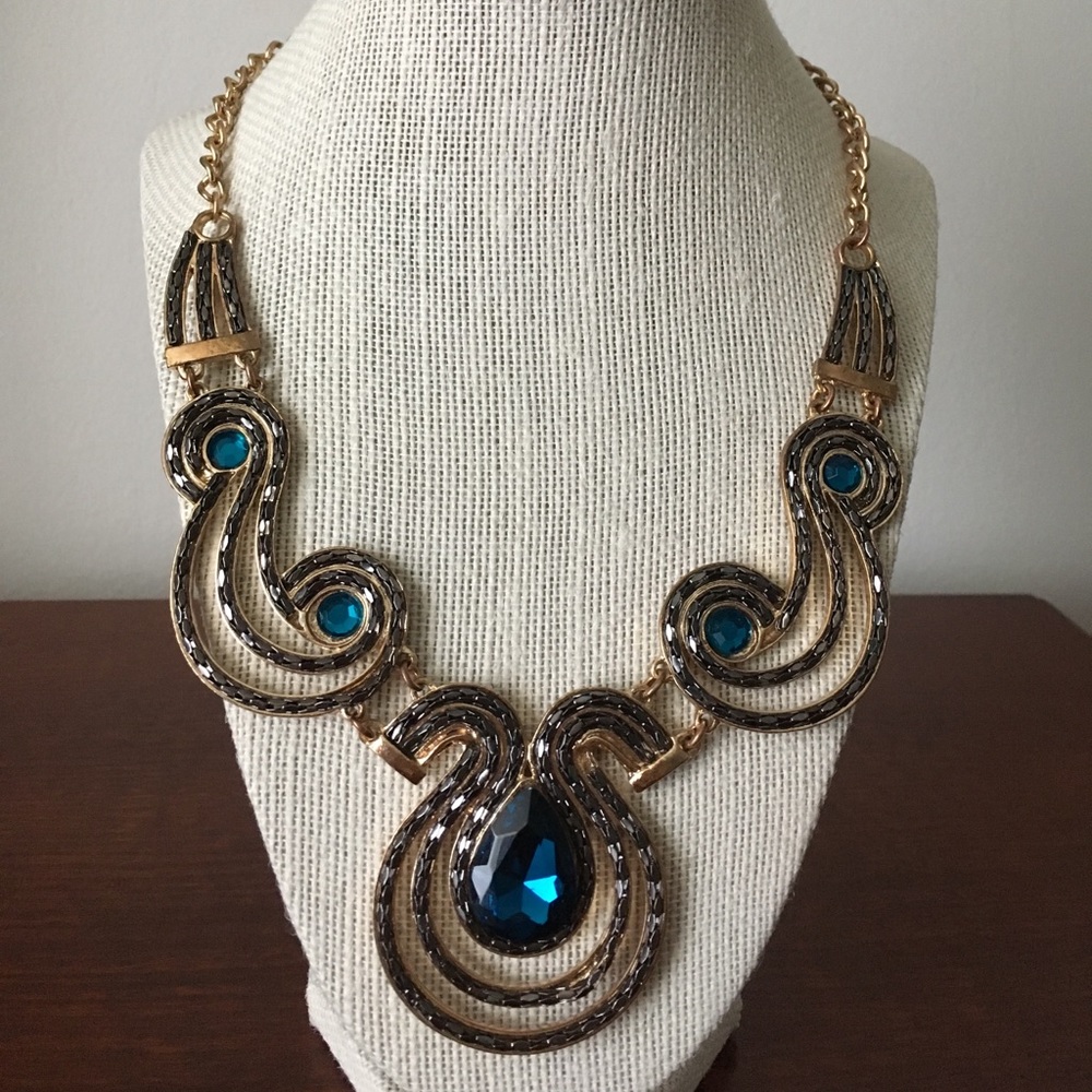 Gorgeous statement necklace
