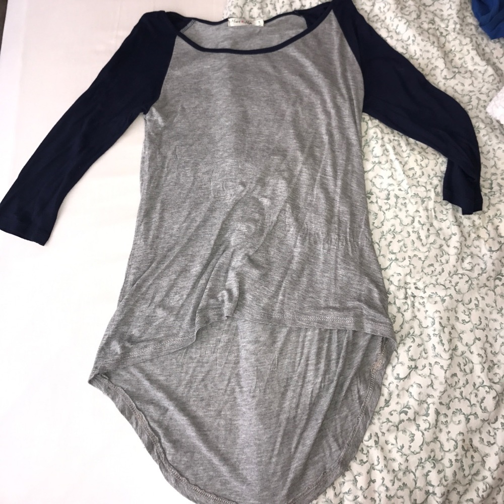 grey & navy blue baseball tee