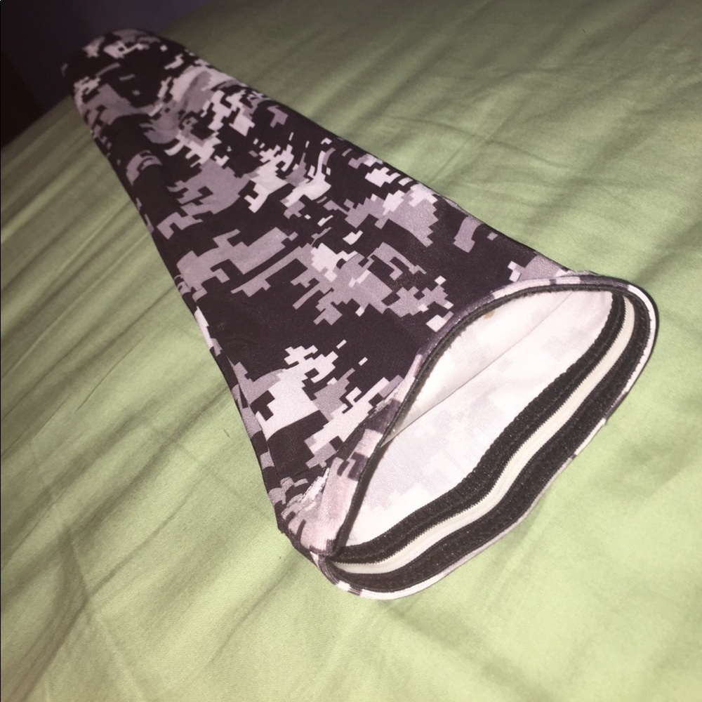An arm sleeve for sports