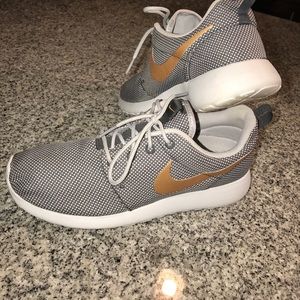 Nike Roshe Size 7.5