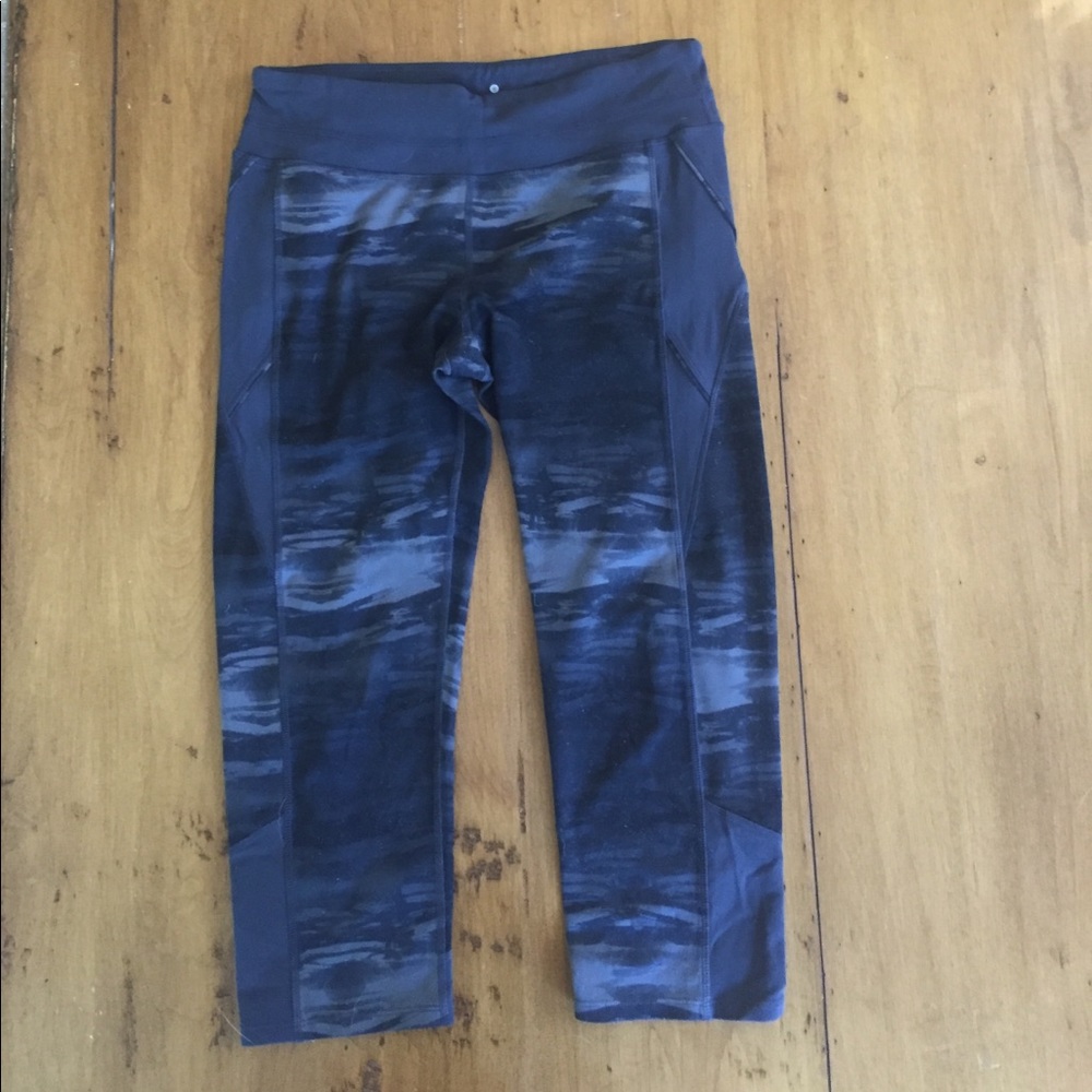 Athleta Camo Capri Leggings