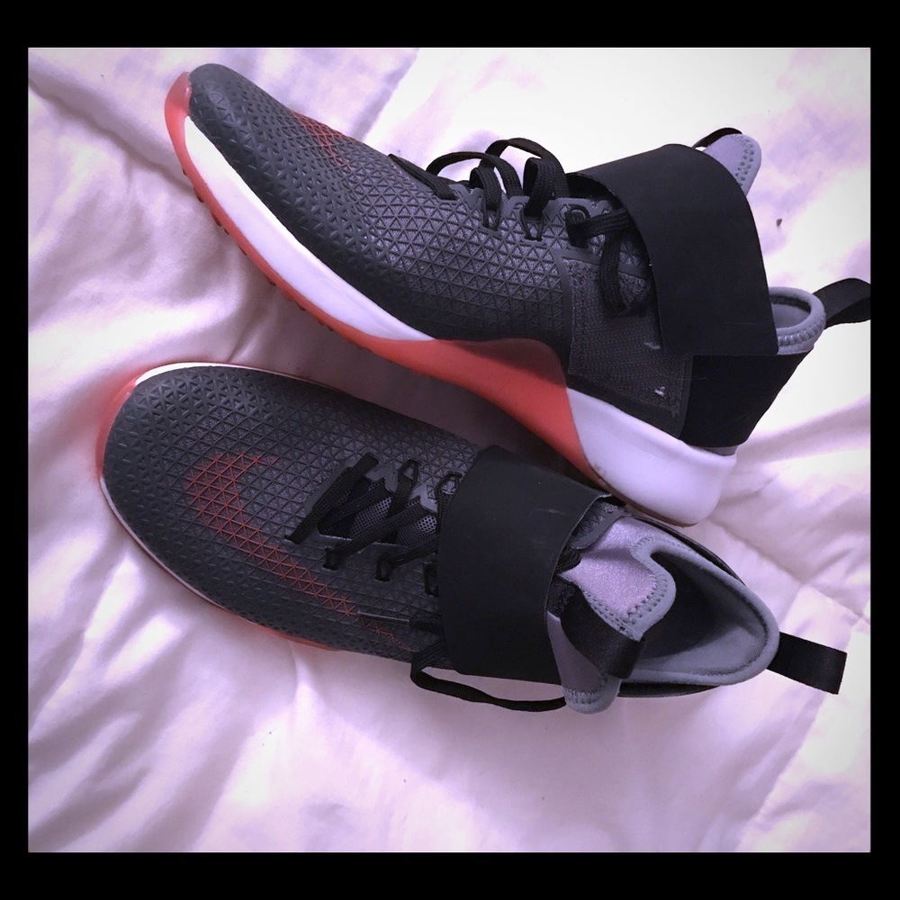 BRAND NEW! Nike Air Zoom Strong