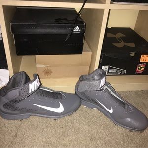 Baseball cleats