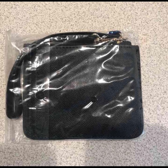 MIni Michael Kors wristlet - Picture 3 of 3