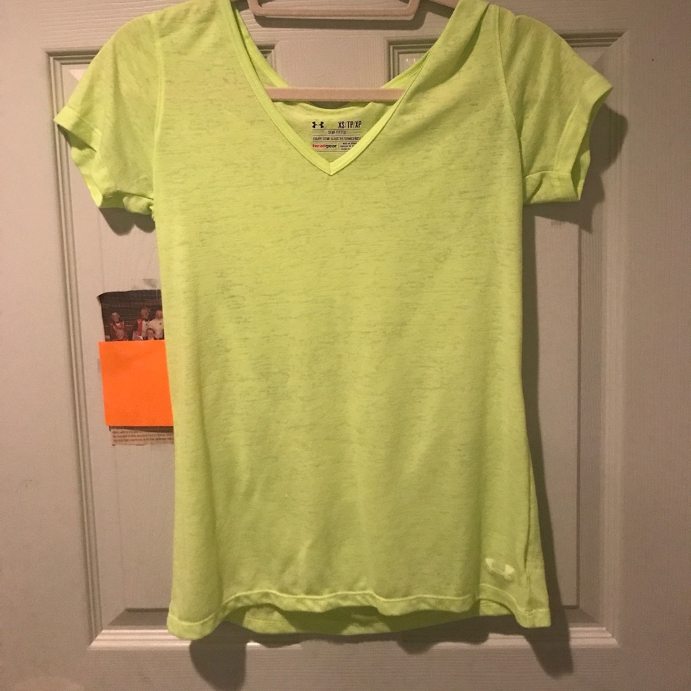 Under armour XS workout shirt. Semi-fitted