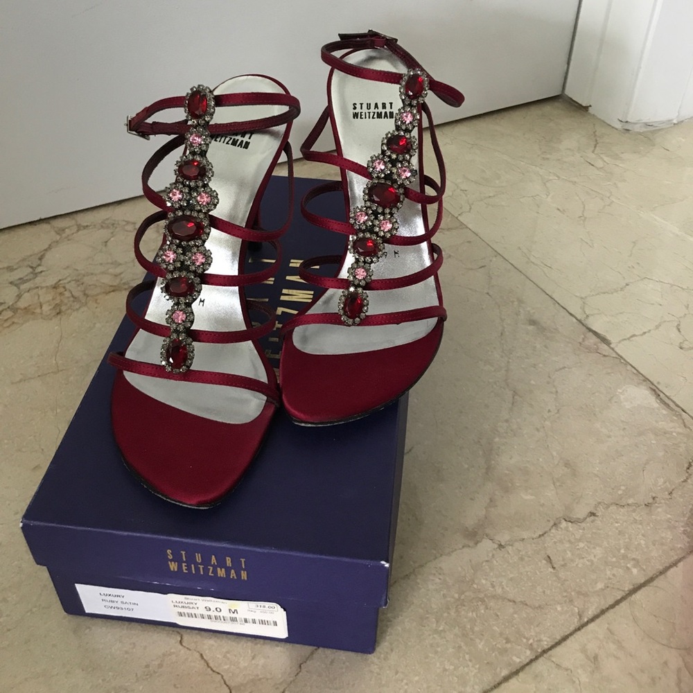Staurt Weitzman luxury sandals in ruby 9M