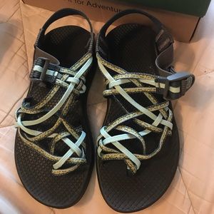 Women's chacos size 5/6