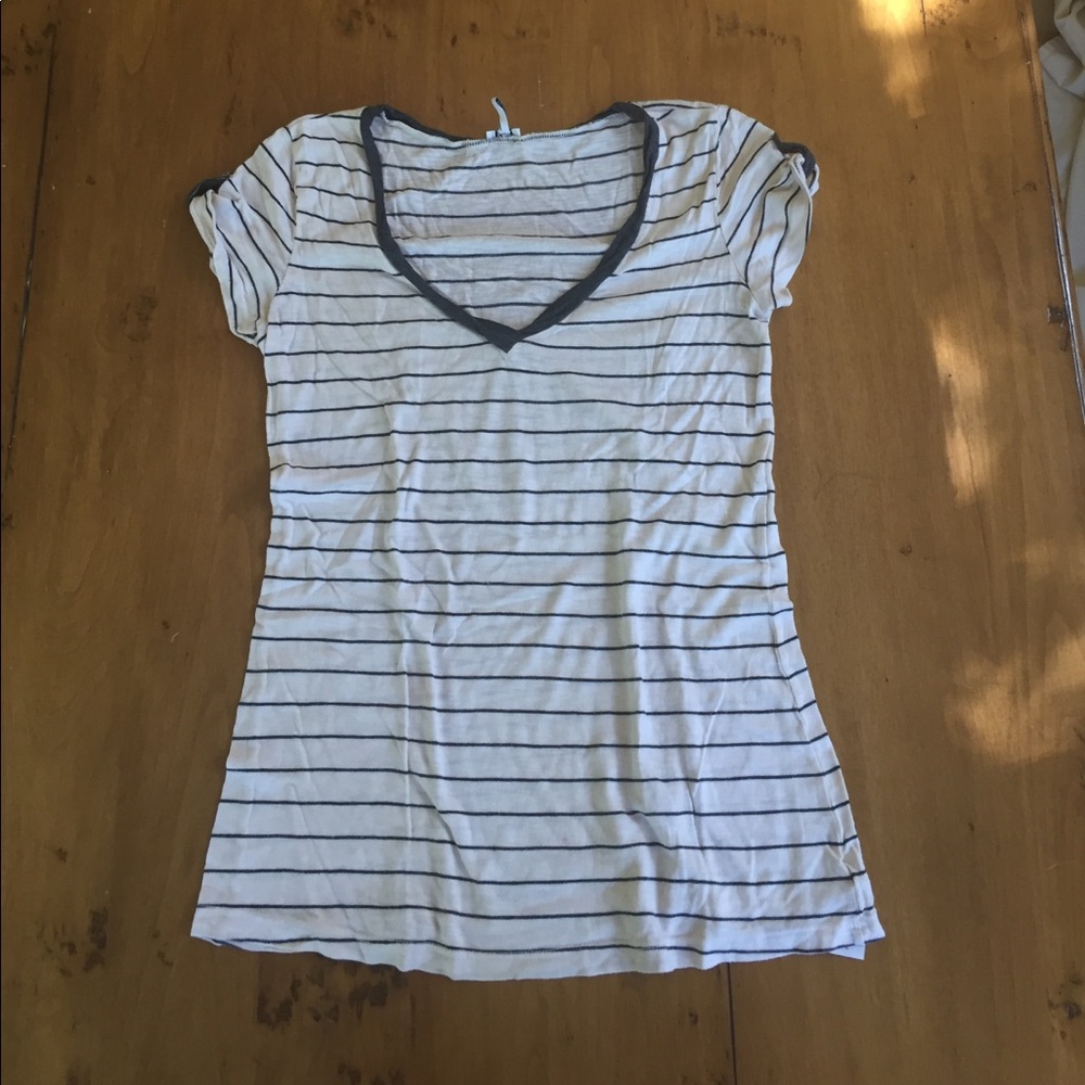 Striped V-Neck tshirt