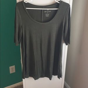 Hunter green blouse/ t-shirt