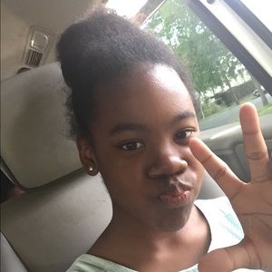 Meet your Posher, Simone