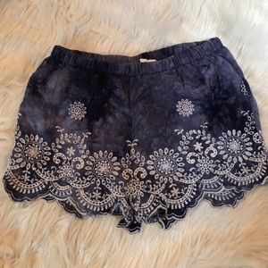 LA HEARTS Scalloped Shorts