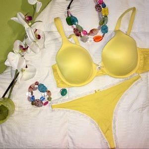 💛💝Victoria's Secret Bra and Thong Set 💛💝