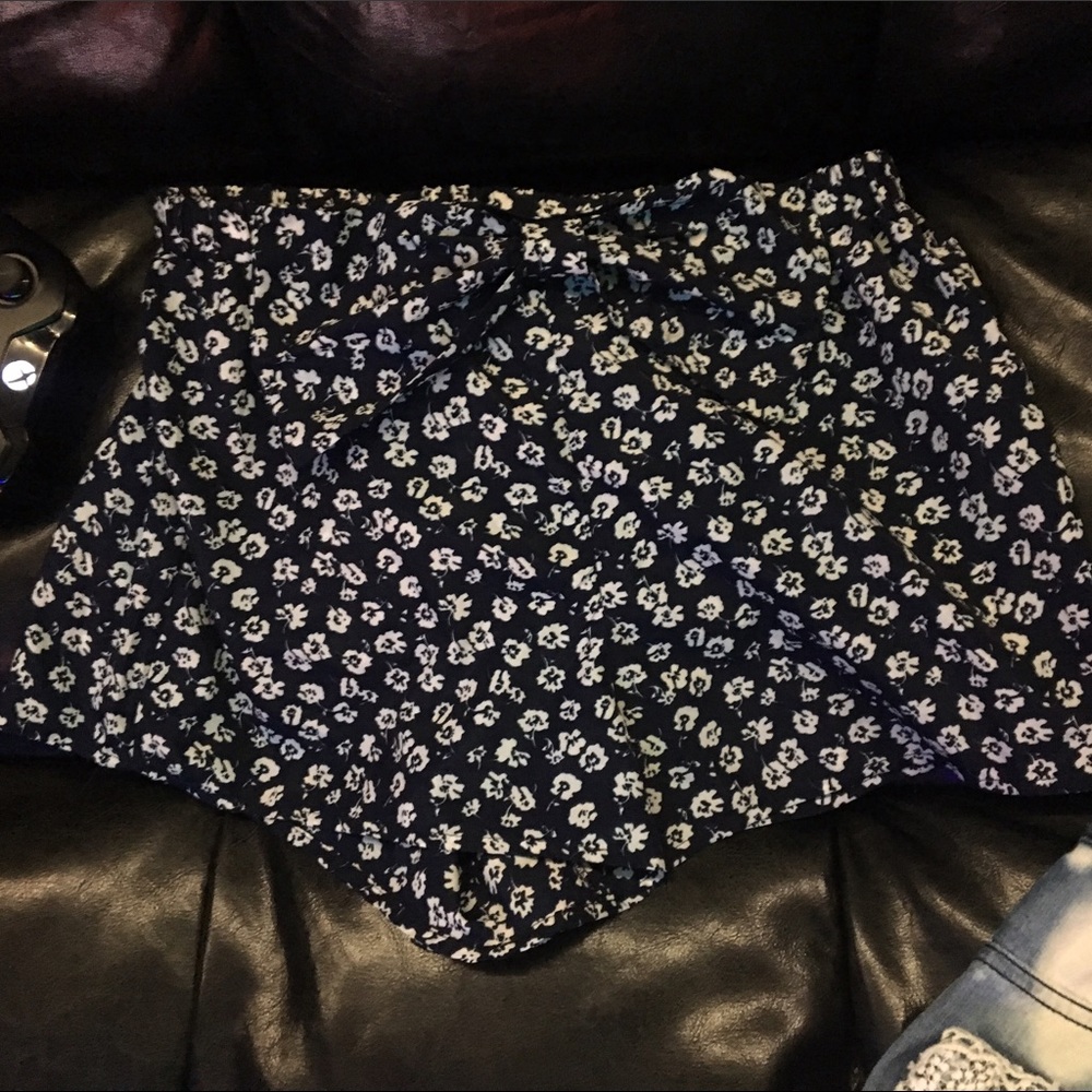 LA Hearts Medium Shorts