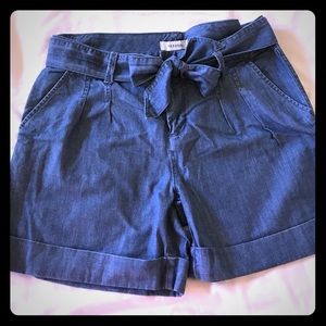 Ladies light denim tie- front shorts