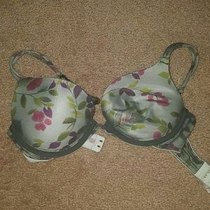 Victoria secret very sexy push up bra 34b