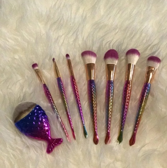 SOLD!!Beautiful  marmaid makeup brush set - Picture 2 of 2