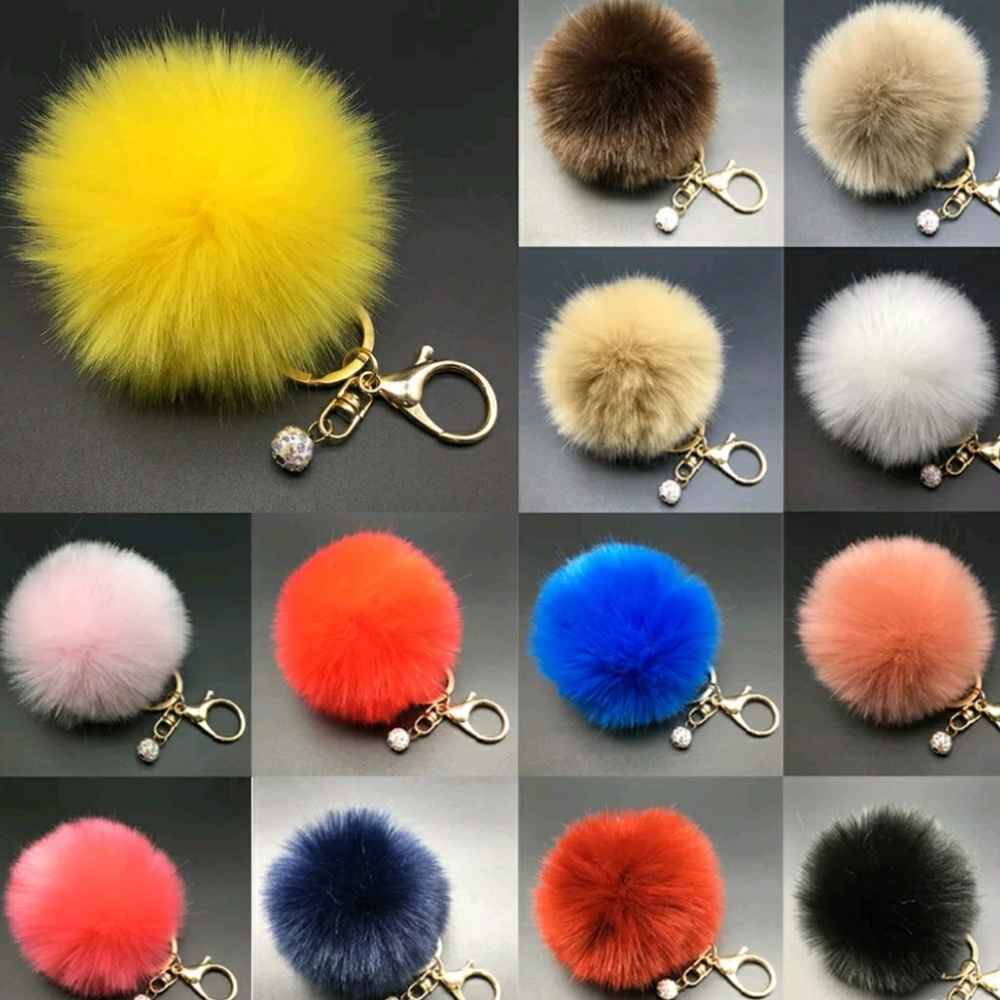 POM POM KEYCHAINS!!