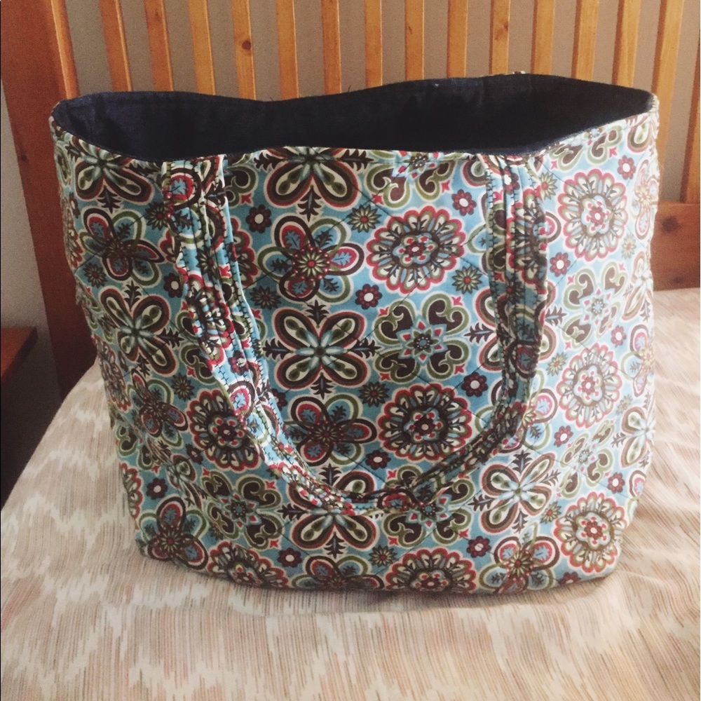 Beautiful quilted tote bag with 6 inside pockets