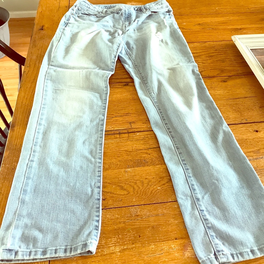 Simply Vera Wang distressed Capri jeans