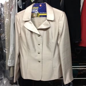 Kasper 2 piece skirt suit