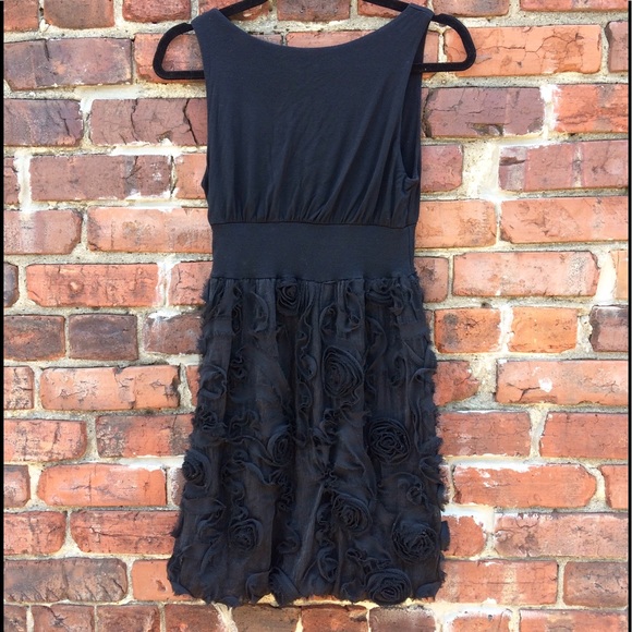 Black mini dress with textured floral skirt - Picture 4 of 7