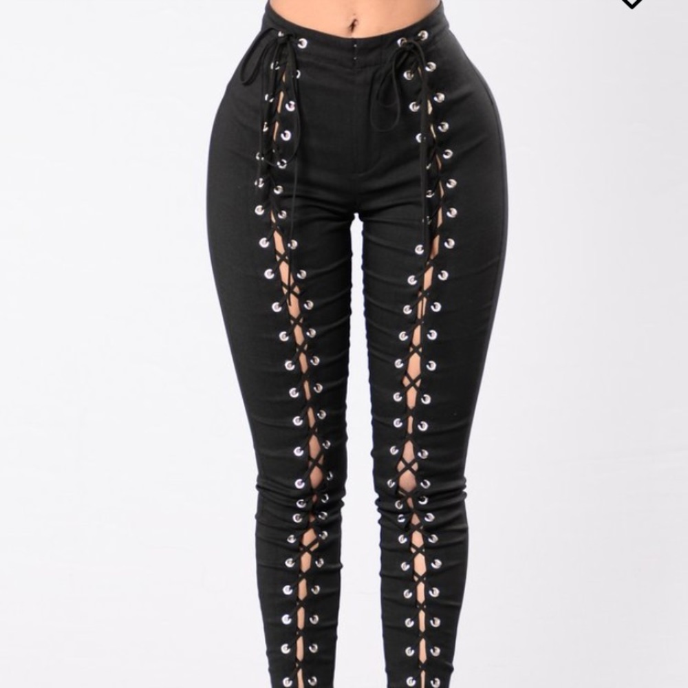 Lace up black pants !