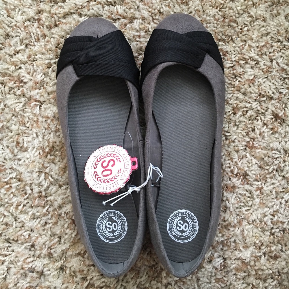 SO brand gray flats