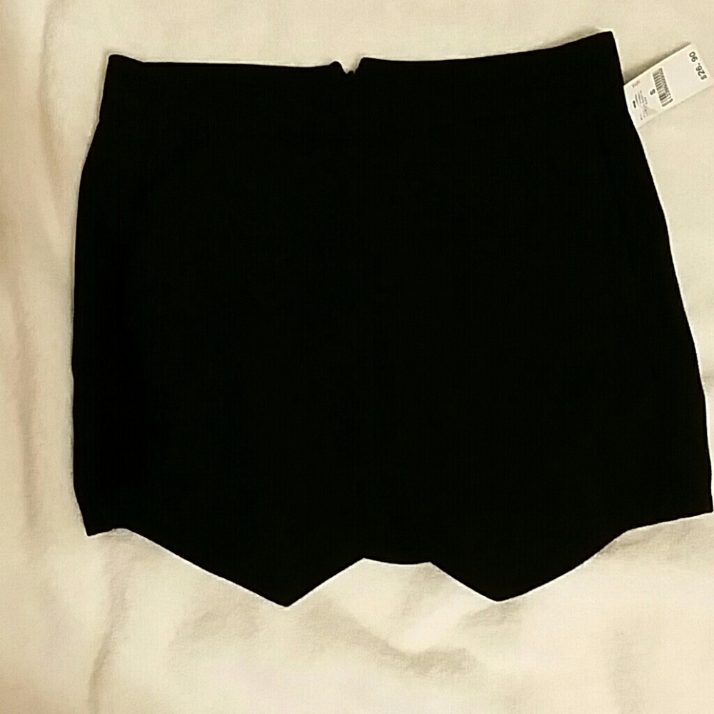 Black skort