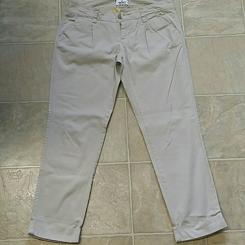 American Eagle Khaki cropped Pants
