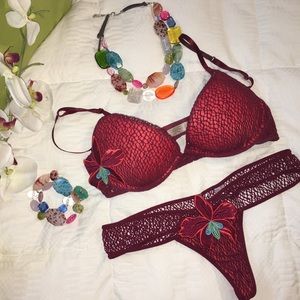 ❤️💝Victoria's Secret Bra & Thong Set 💝❤️